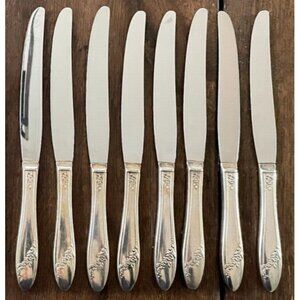 8 Vintage Oneida Queen Bess II Dinner Knives Circa 1946 Tudor Plate Silverplate